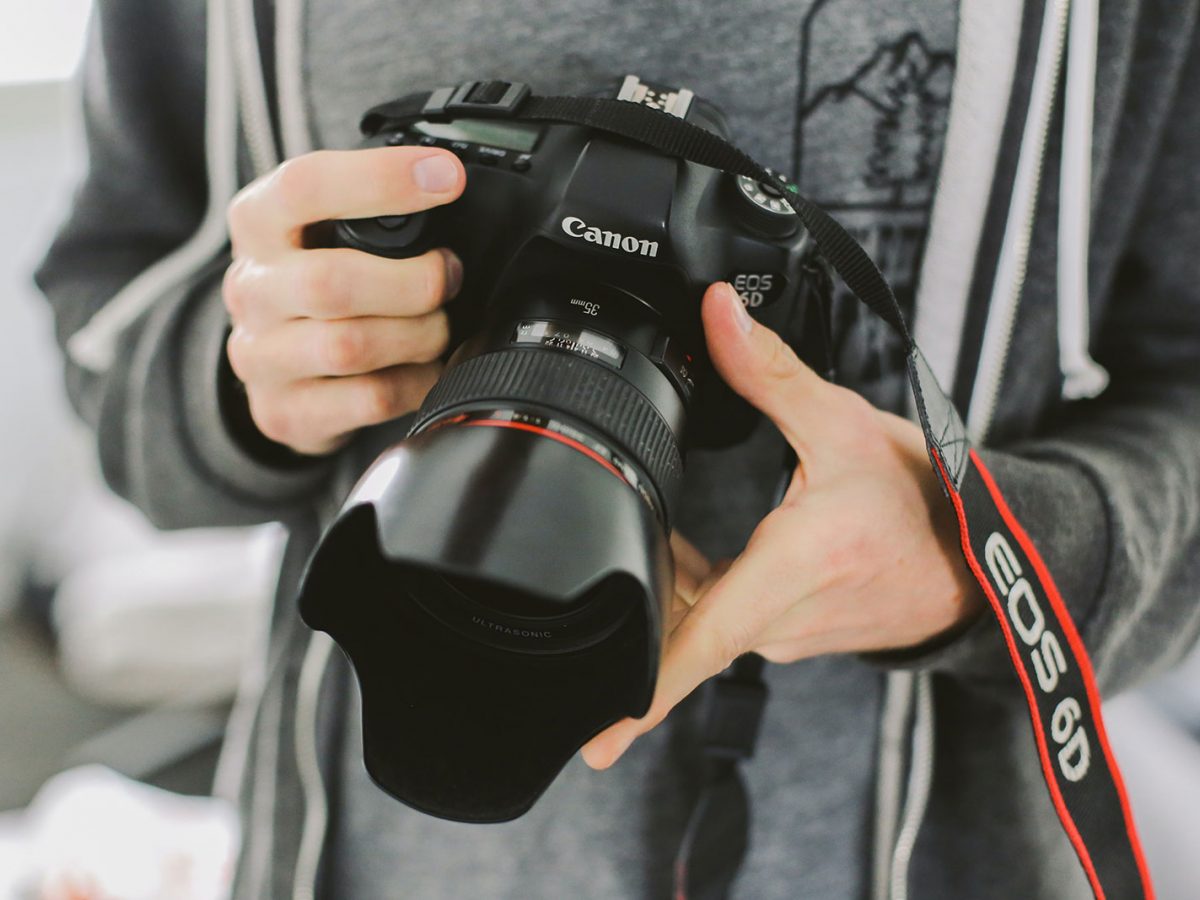 Why Every Photographer Needs a Camera Lens Hood缩略图